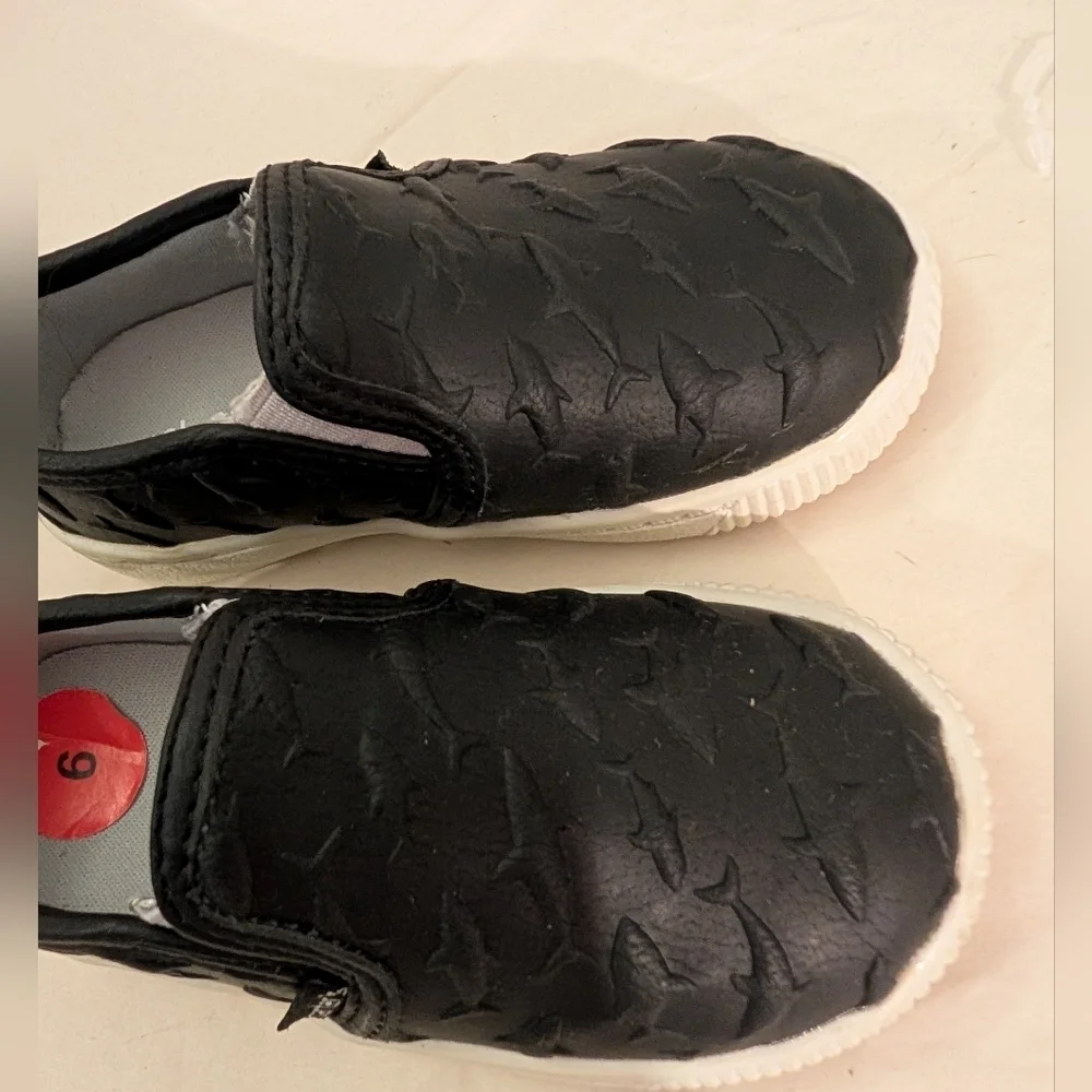 NWOT Carter's Ricky Black Shark Detail Slip-On Shoes in Size 6 (Toddler)